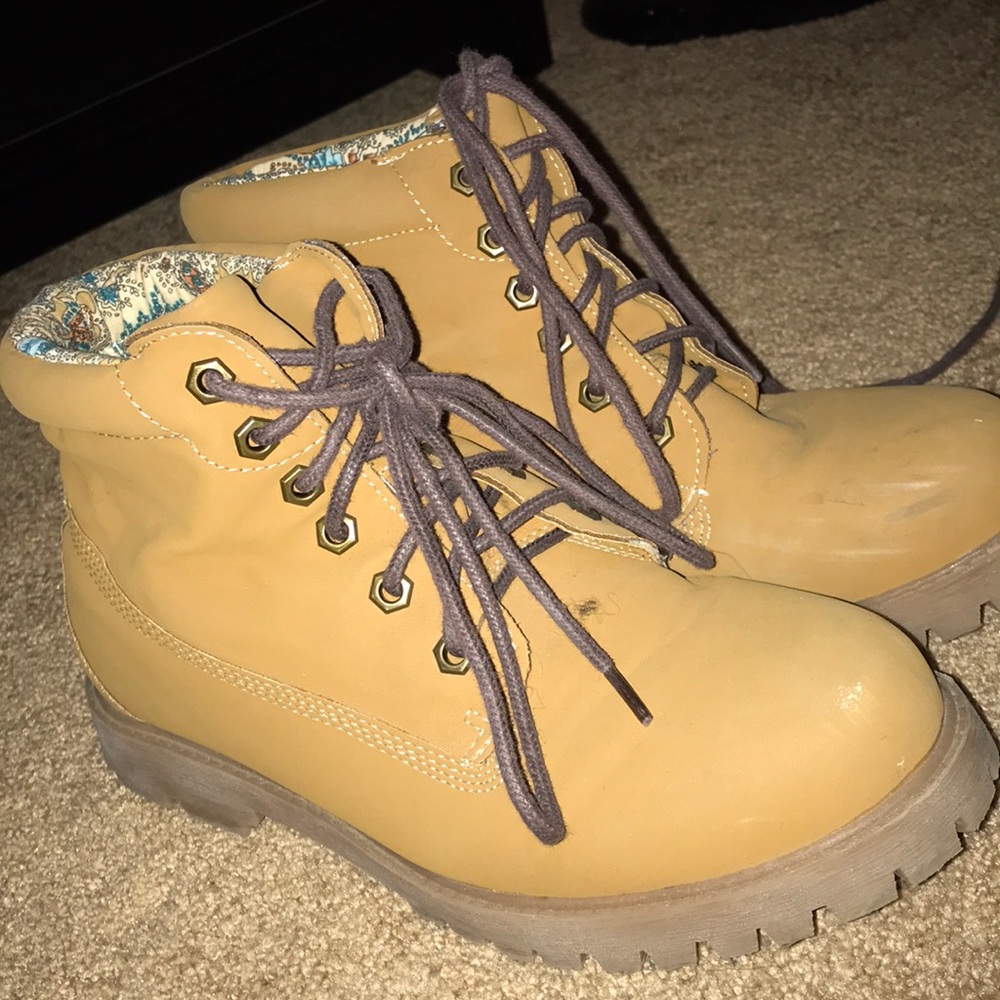NWOT Timberland-style Boots